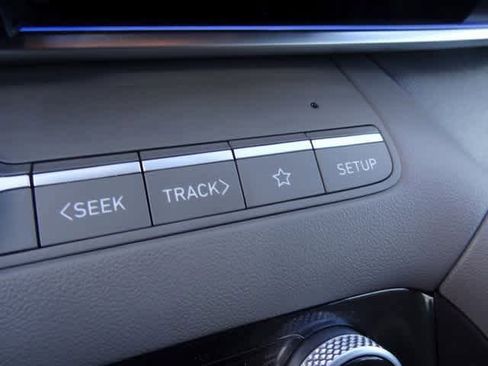 Used 2024 Hyundai Elantra SEL image 18