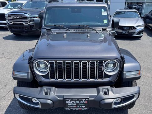 Used 2025 Jeep Wrangler Unlimited Sahara AWD/4WD image 2