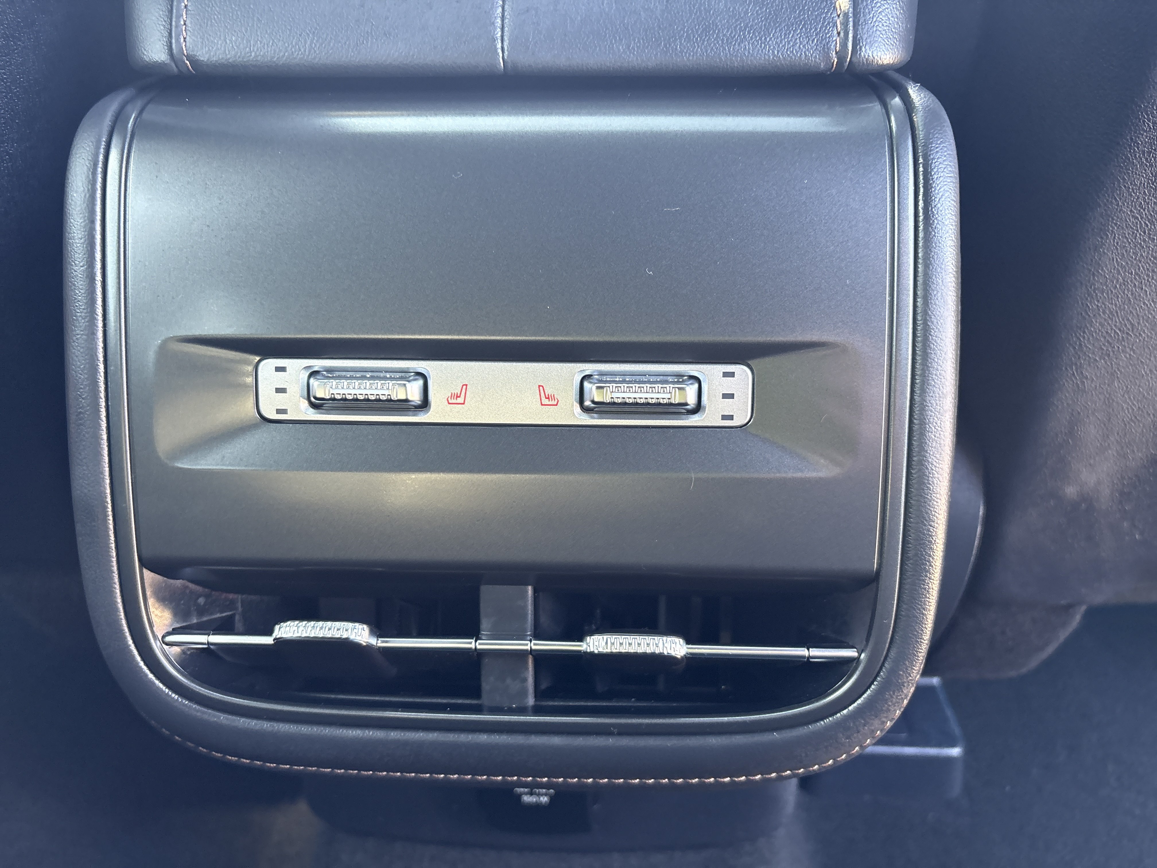 Used 2025 Lincoln Nautilus Reserve AWD/4WD image 11