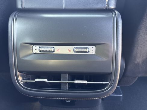 Used 2025 Lincoln Nautilus Reserve AWD/4WD image 11