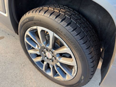 Used 2022 GMC Acadia Denali w/ Denali Technology Package FWD image 6