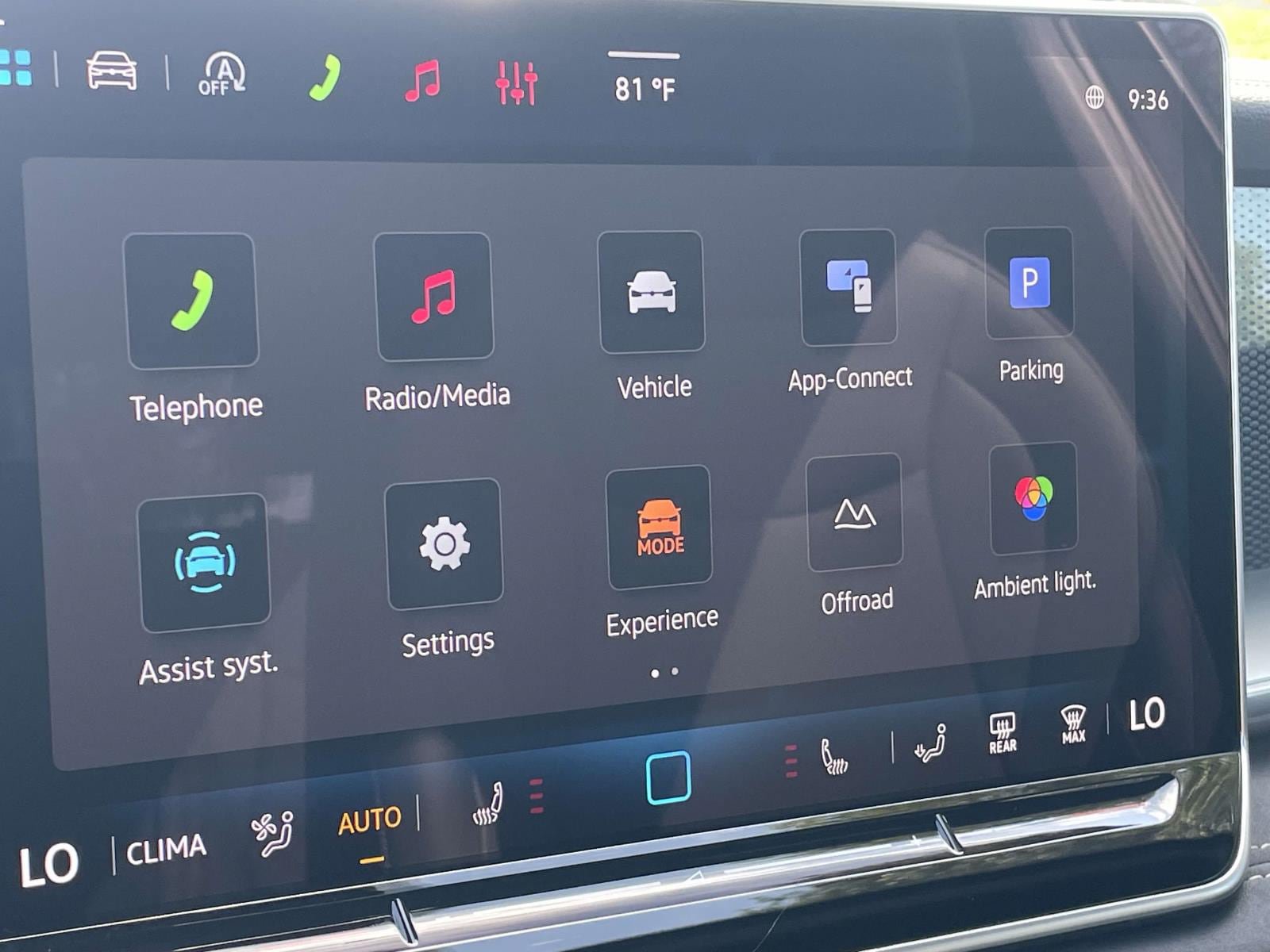 New 2026 Volkswagen Tiguan SE R-Line AWD/4WD image 28