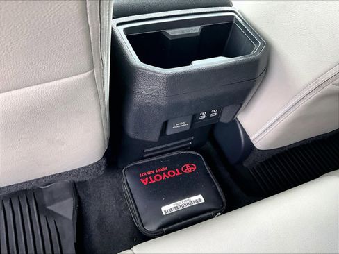 Used 2024 Toyota Tacoma Limited w/ Limited Package (LT) image 28