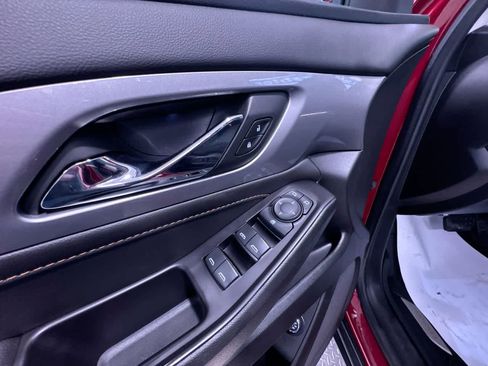 Used 2020 Chevrolet Traverse LT w/ Driver Confidence II Package image 12