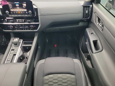 New 2025 Nissan Pathfinder SV image 17