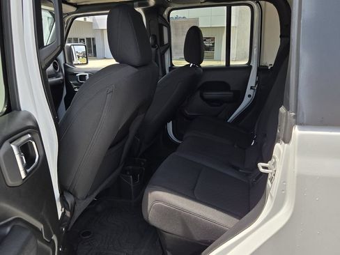 Used 2023 Jeep Gladiator Sport AWD/4WD image 14