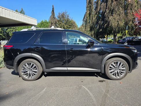 Used 2024 Nissan Pathfinder SL w/ SL Premium Package AWD/4WD image 3