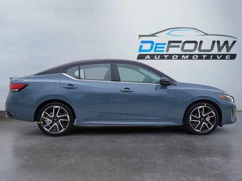Used 2025 Nissan Sentra SR w/ SR Premium Package FWD image 2