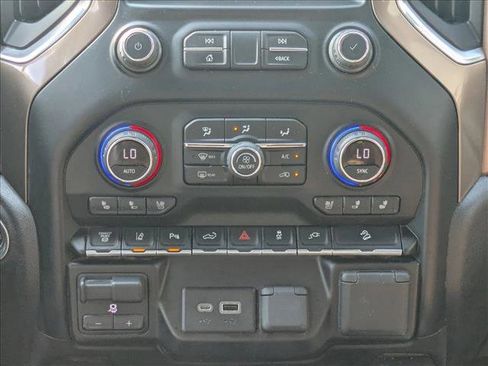 Used 2022 Chevrolet Silverado 2500 High Country w/ Technology Package image 16