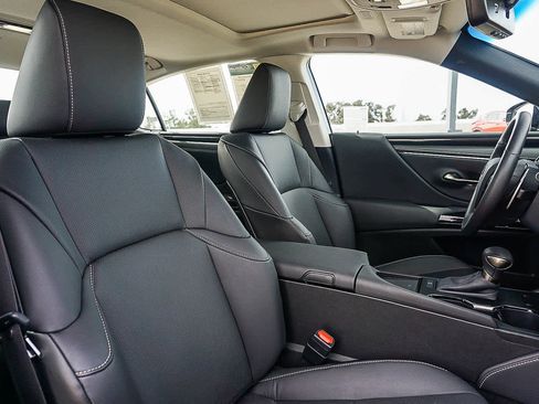 Used 2025 Lexus ES 350 w/ Accessory Package (Z2) FWD image 17