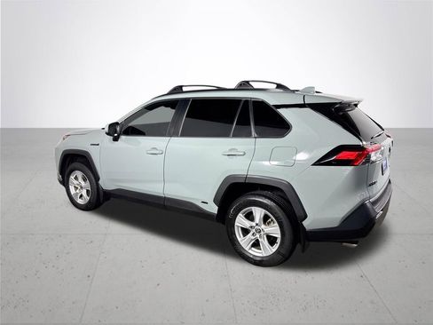 Used 2021 Toyota RAV4 XLE w/ Carpet Mat Package (TMS) image 8
