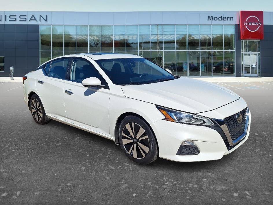Used 2022 Nissan Altima 2.5 SV w/ SV Premium Package FWD image 3