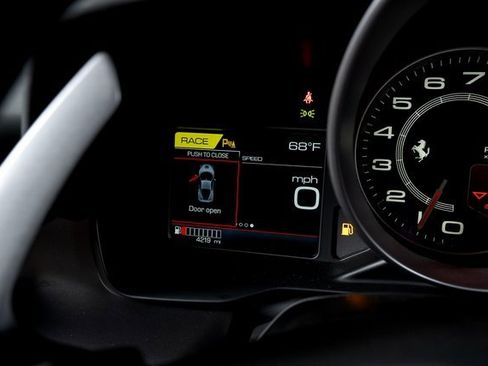 Used 2021 Ferrari F8 Tributo image 33