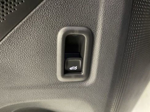 New 2025 Volkswagen Tiguan SE image 29