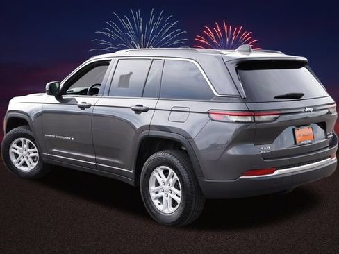 Certified 2024 Jeep Grand Cherokee Laredo w/ Luxury Tech Group I AWD/4WD image 7