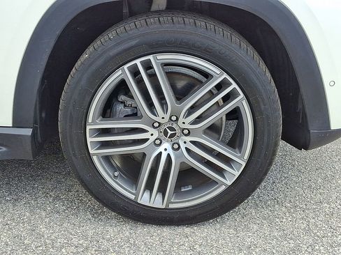 Used 2023 Mercedes-Benz GLS 450 4MATIC image 8