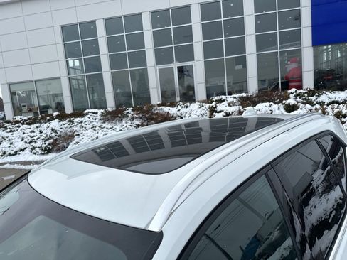 Certified 2025 Volvo XC40 B5 Core image 9