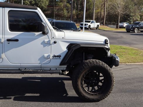 Used 2023 Jeep Gladiator Sport image 6