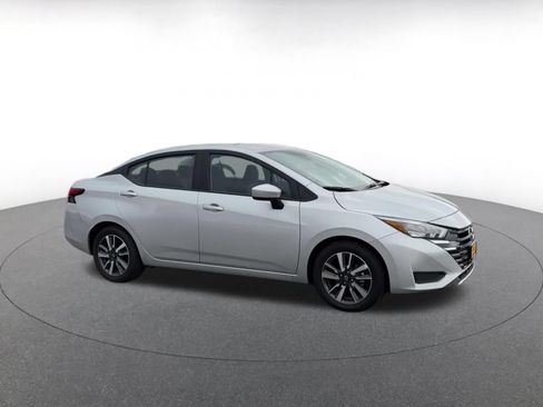 Used 2025 Nissan Versa SV FWD image 2