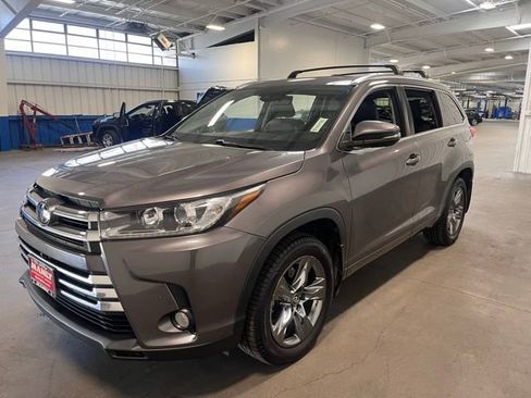 Used 2017 Toyota Highlander Limited Platinum w/ Carpet Mat Package image 7