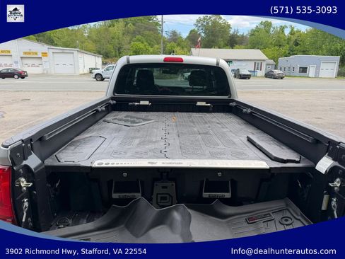 Used 2018 Toyota Tacoma SR AWD/4WD image 11