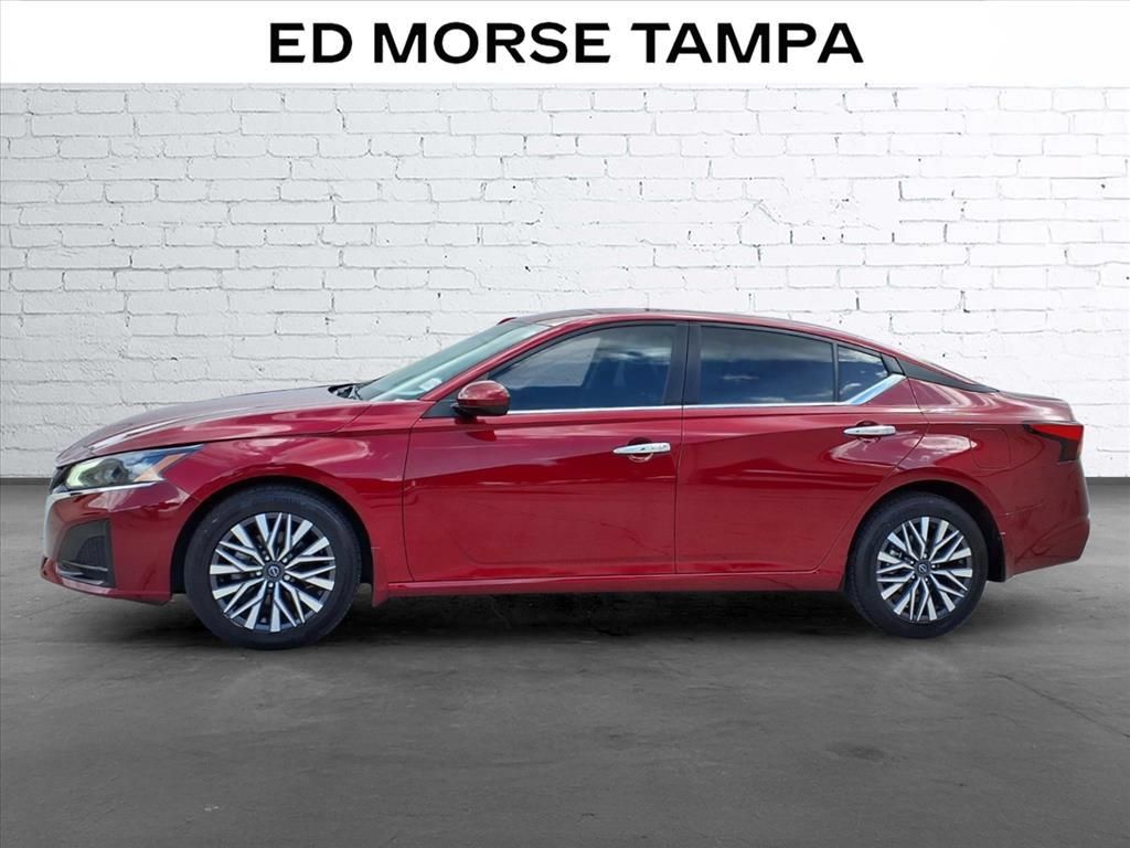 Used 2023 Nissan Altima 2.5 SV AWD/4WD image 2
