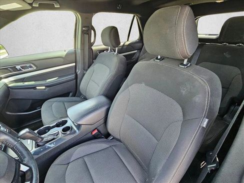 Used 2017 Ford Explorer XLT w/ Equipment Group 201A image 16