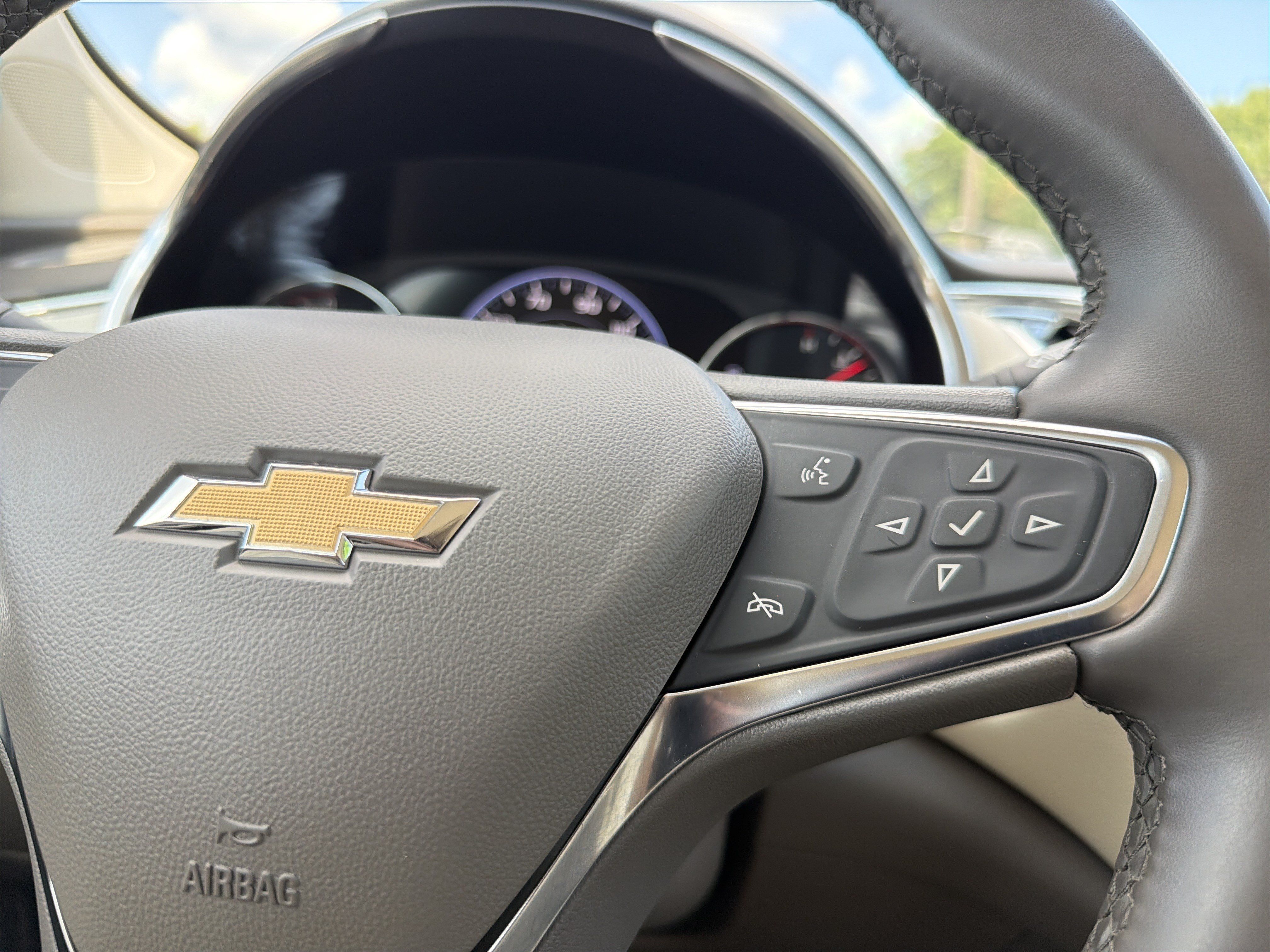 Used 2025 Chevrolet Equinox LT AWD/4WD image 11