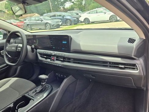 Used 2025 Kia K4 FWD image 30