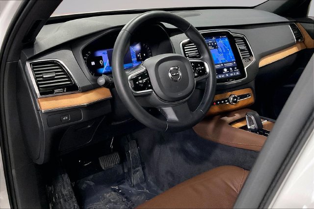 Certified 2024 Volvo XC90 B5 Plus w/ Protection Package Premier AWD/4WD image 17