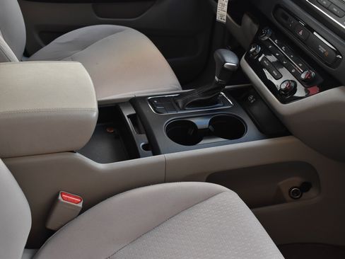 Used 2018 Kia Sedona L image 31