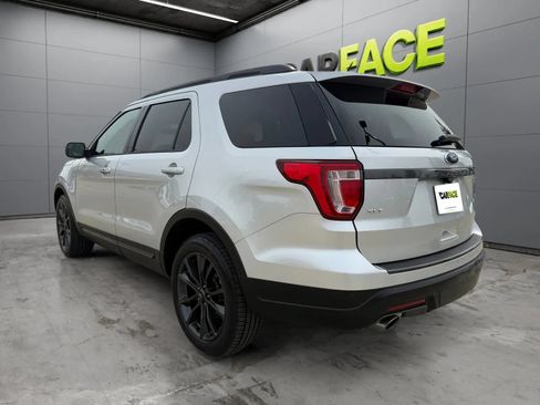 Used 2018 Ford Explorer XLT w/ Equipment Group 202A AWD/4WD image 9