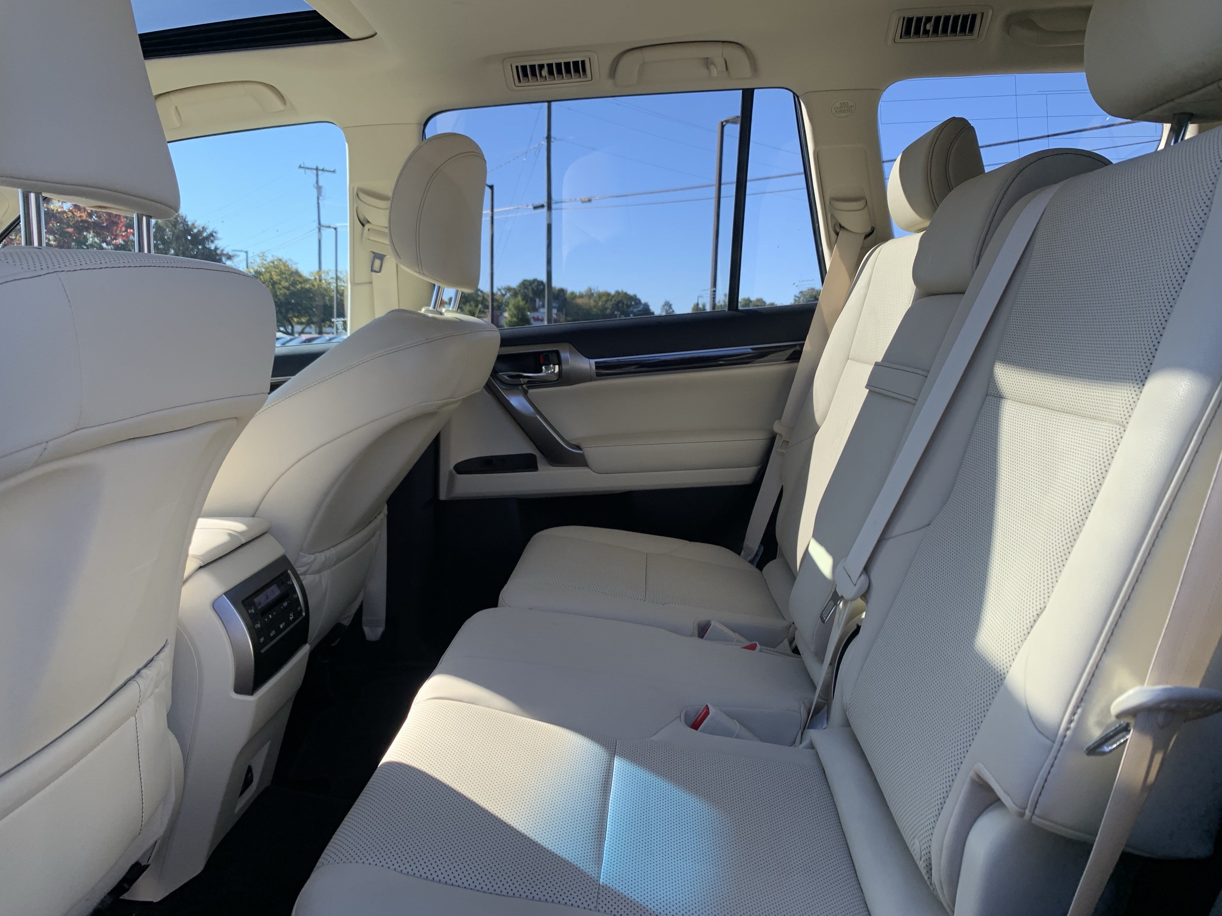 Used 2022 Lexus GX 460 Premium w/ Premium Package AWD/4WD image 32