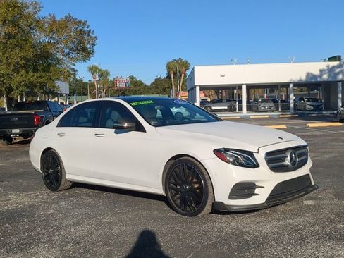 Used 2017 Mercedes-Benz E 300 4MATIC image 2