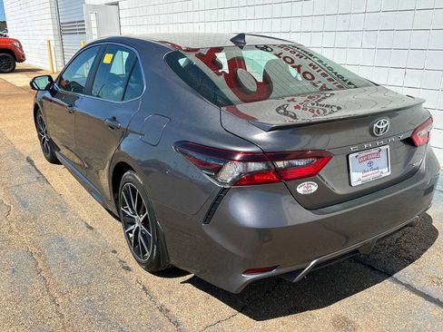 Used 2021 Toyota Camry SE image 5