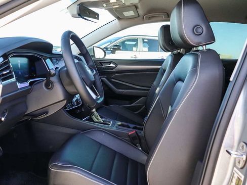 Used 2022 Volkswagen Jetta SE image 16