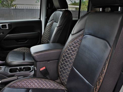 Used 2023 Jeep Gladiator Overland image 12