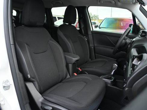 Used 2023 Jeep Renegade Altitude image 17