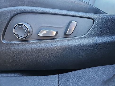 Used 2025 Cadillac XT4 Premium Luxury image 17