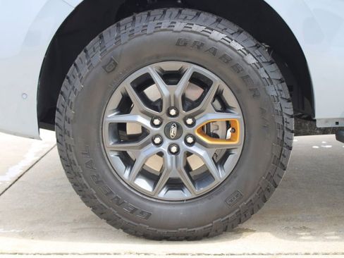 Used 2025 Ford Expedition Tremor AWD/4WD image 35