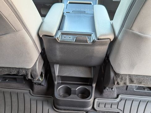Used 2025 Toyota Sienna LE FWD image 8