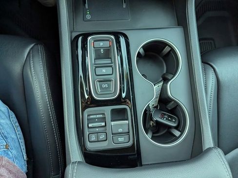 Used 2024 Honda Pilot Touring image 14