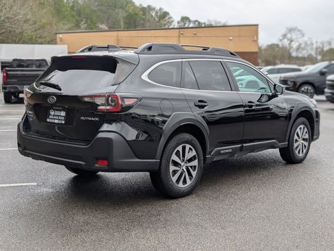 Used 2023 Subaru Outback Premium image 9