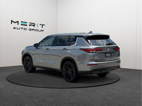 Used 2023 Mitsubishi Outlander SE Black Edition FWD image 7