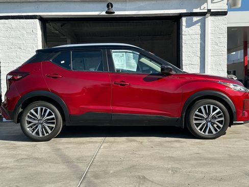 Used 2023 Nissan Kicks SV image 3