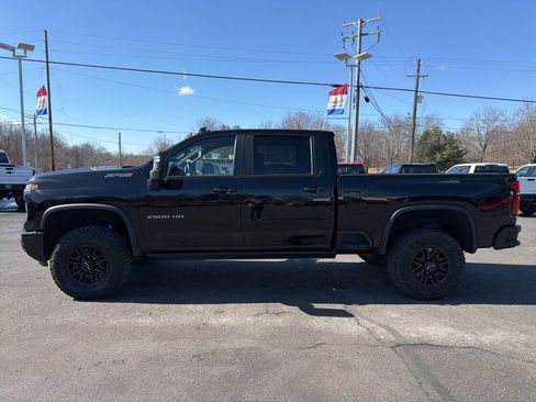 Used 2024 Chevrolet Silverado 2500 ZR2 w/ Technology Package image 16