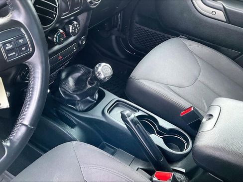 Used 2018 Jeep Wrangler Sport image 17