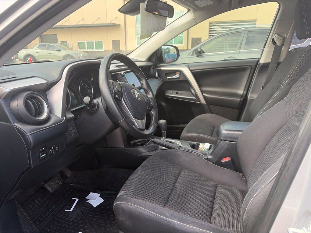 Used 2018 Toyota RAV4 XLE w/ Convenience Package AWD/4WD image 6