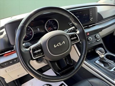 Used 2022 Kia Carnival LX FWD image 19