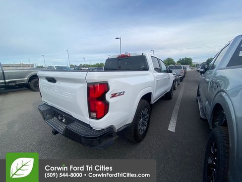 Used 2025 Chevrolet Colorado Z71 w/ Technology Package AWD/4WD image 5